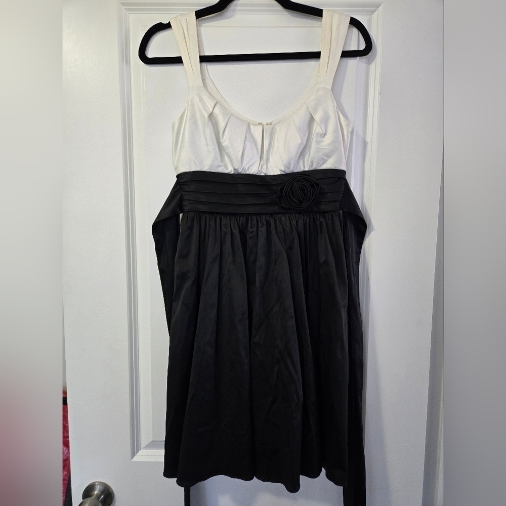 Size 3 White & Black Le Chateau A-line Formal Mini Dress
